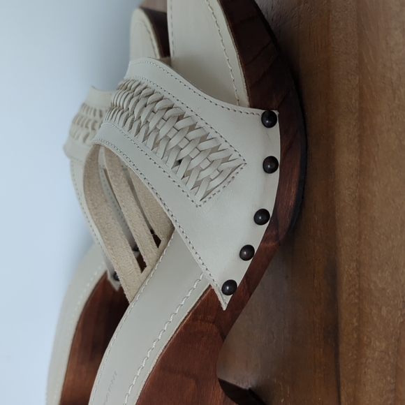 FINAL SALE 🆕🌿NICOLE FARHI SANDALS🌿 - Picture 6 of 10